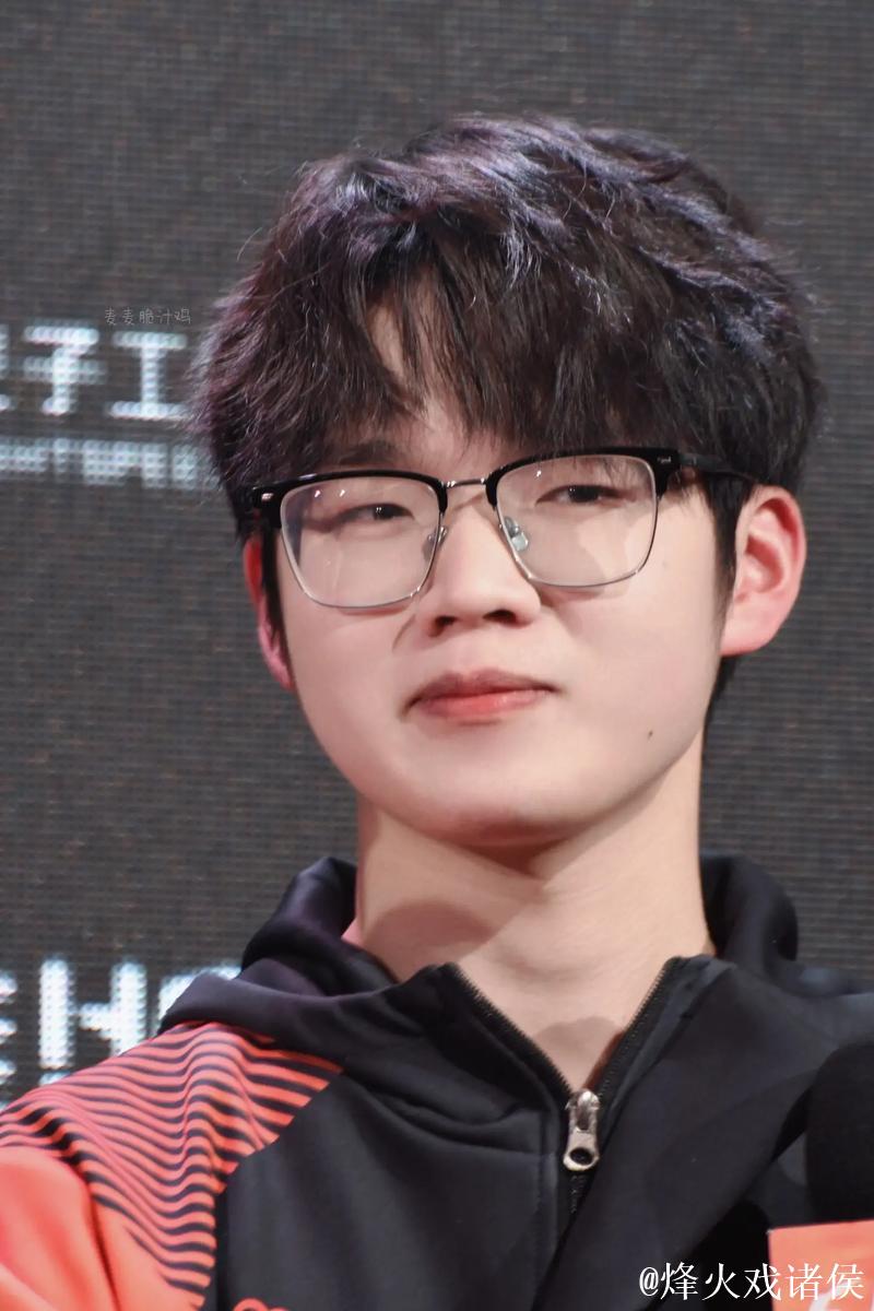 年度人气名场面候选：TJB-花花（陈玉萌）沉着应敌伺机而动，枪雷并举一穿四